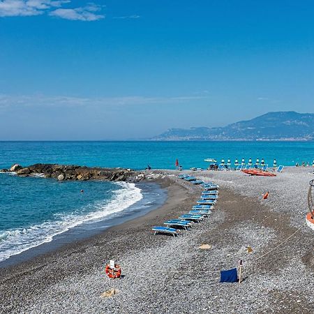 L'Approdo Hotell Bordighera Exteriör bild