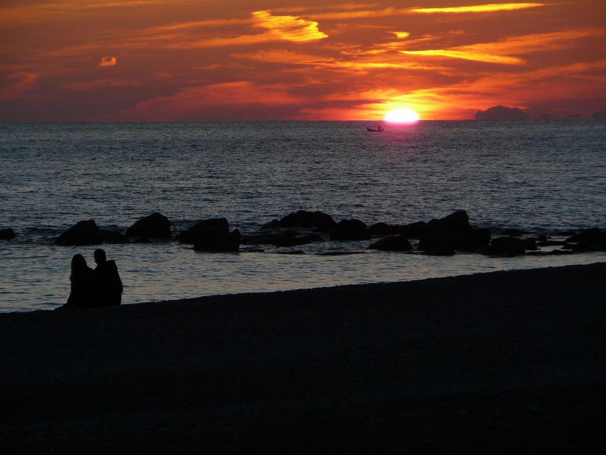 L'Approdo Hotell Bordighera Exteriör bild